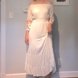 Off-shoulder Moddcute dress